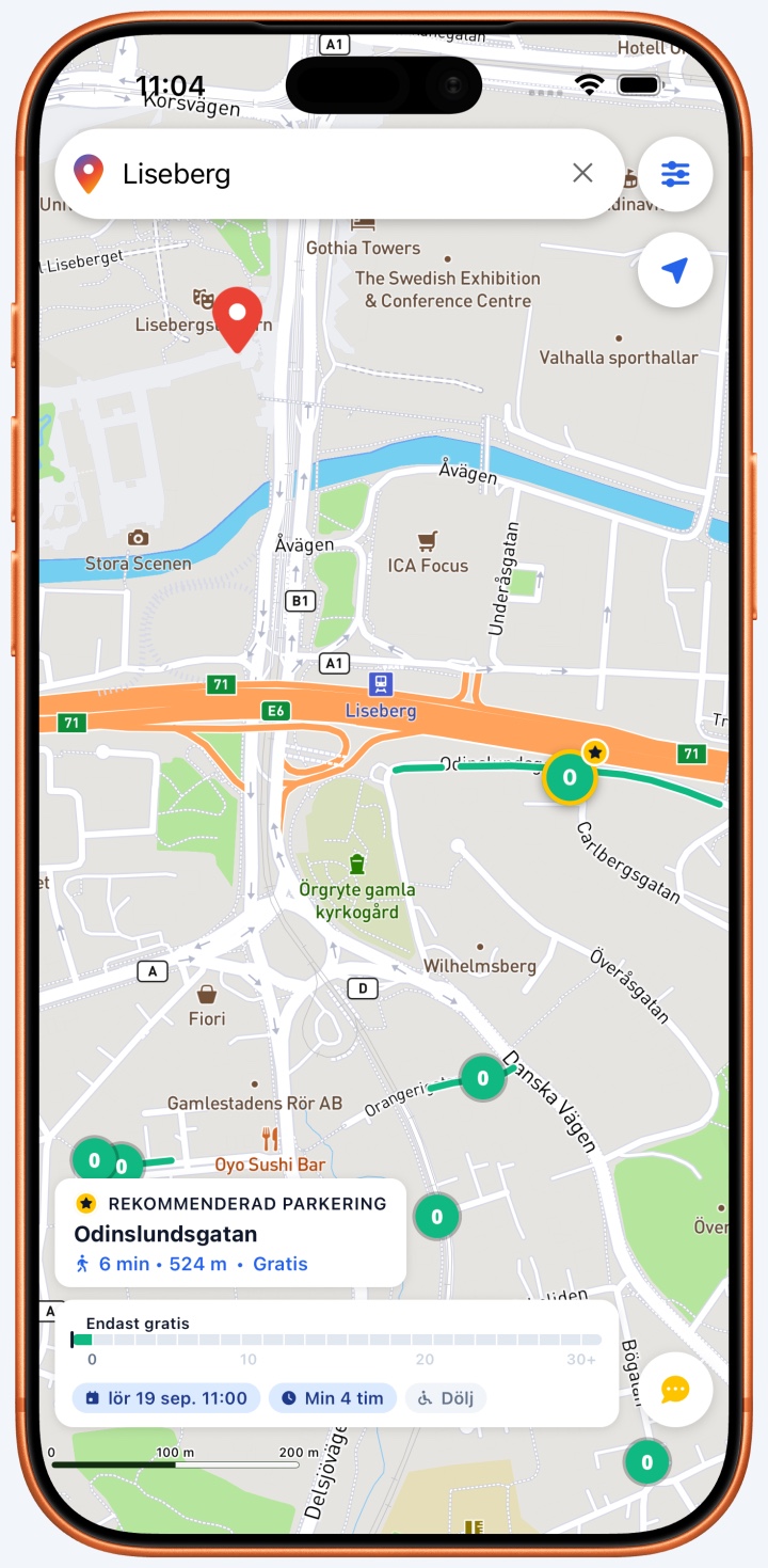 Rutis förslag på kartan med Liseberg som destination. Filtret är satt till endast gratis platser och minst fyra timmar. Förslaget är ringat i guld med en stjärna och namnges nere i bild: Odinslundsgatan, sex minuters promenad, 524 meter, gratis. Runt omkring ligger andra gratisplatser som gröna nollor.